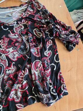 Cato Black Red Gray Cream Paisley Print 3/4 Ruched Sleeve Top 26/28W